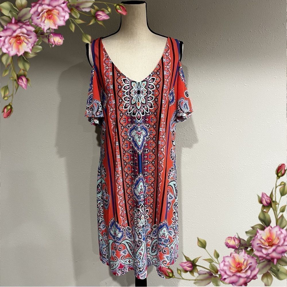 A-line loose fit v-neck short sleeve‎ cold shoulder paisley print dress